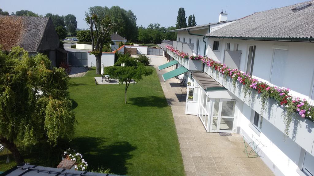 Pension Joseph Haydn Hotel Podersdorf am See Bagian luar foto